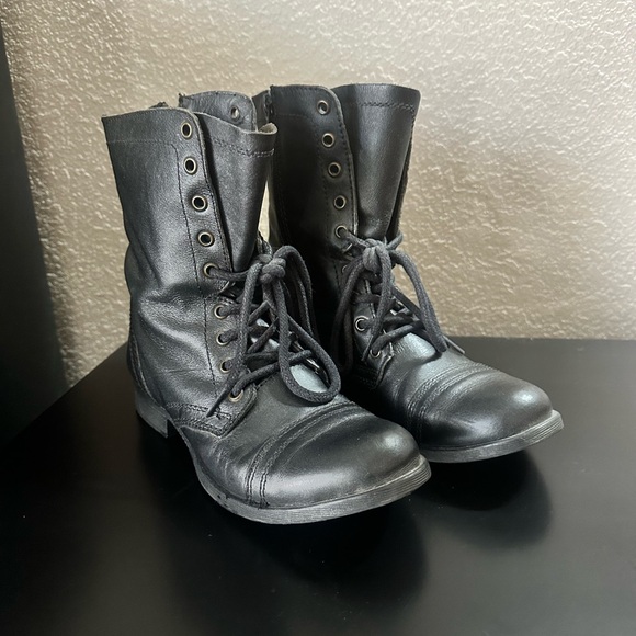 Steve Madden Sz 8 Black Lace-Up Women's Boots - Picture 2 of 7